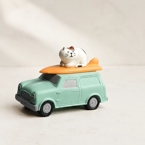 Kitten on the car