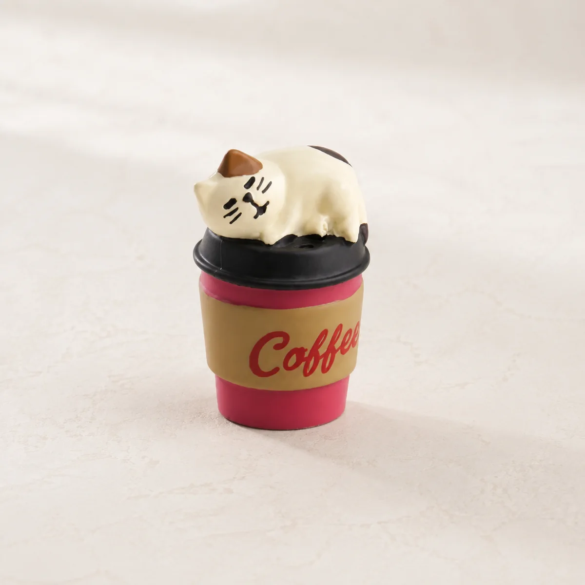 Imagen de Miniaturas de gatitos con hamburguesa y patatas