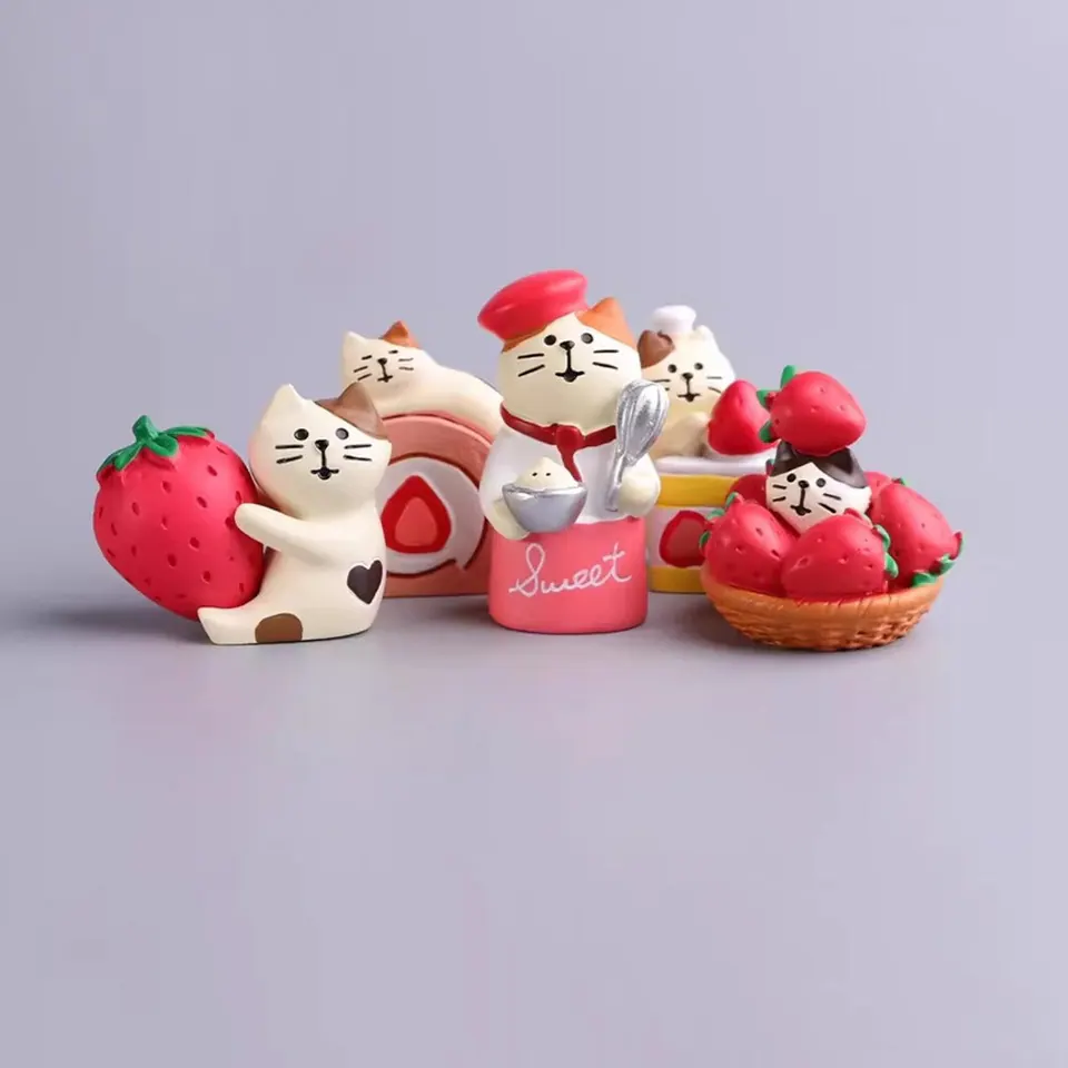 Strawberry Cat Miniature Collection